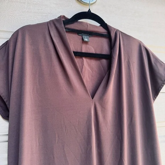 Elegant V-Neck Sheath Dress - Picture 2 of 7